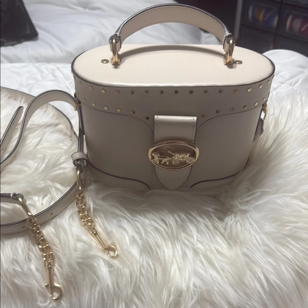 Coach Georgie Cream Leather Handbag - Picture 7 of 8